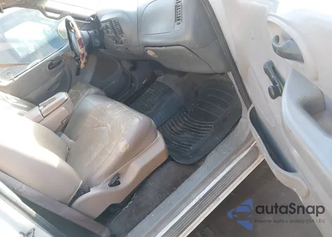 2000 Ford F-150 Work Series/Xl/Xlt z USA, uszkodzony, nr VIN 1FTZF1726YNB75466